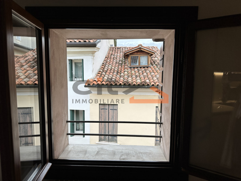 Ami vivere il Centro di Bassano? 
Proponiamo un appartamento bicamere in ottime condizioni che si...