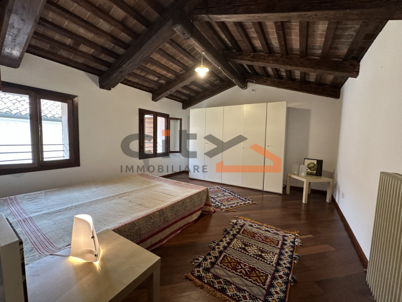 Ami vivere il Centro di Bassano? 
Proponiamo un appartamento bicamere in ottime condizioni che si...