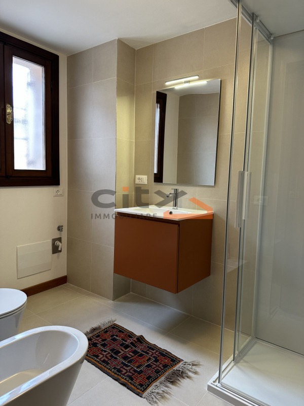 Ami vivere il Centro di Bassano? 
Proponiamo un appartamento bicamere in ottime condizioni che si...