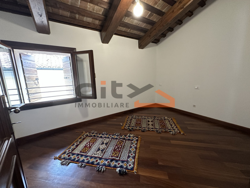 Ami vivere il Centro di Bassano? 
Proponiamo un appartamento bicamere in ottime condizioni che si...