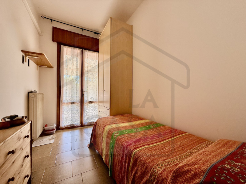 TORREGLIA - In pieno centro a Torreglia, ai piedi dei suggestivi Colli Euganei, proponiamo in ven...