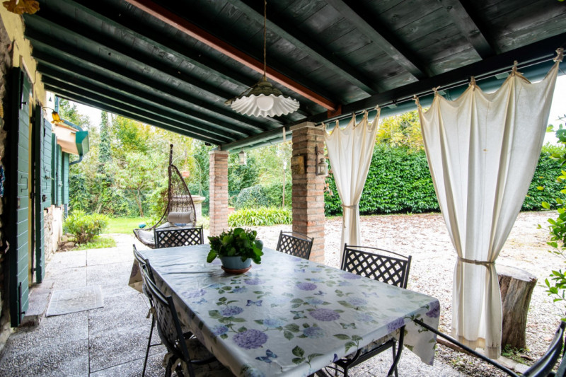 Se sei stanco di cercare casa con terreno sui colli e doverti allontanare troppo dai servizi, que...