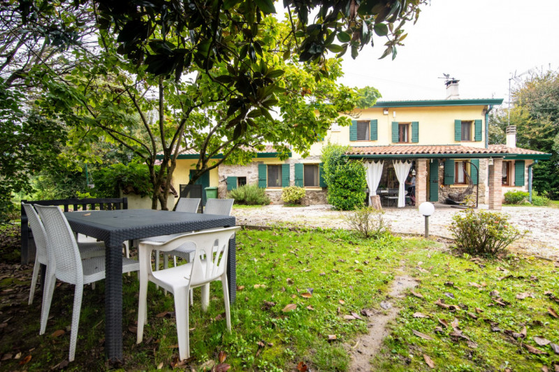 Se sei stanco di cercare casa con terreno sui colli e doverti allontanare troppo dai servizi, que...