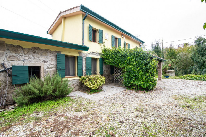 Se sei stanco di cercare casa con terreno sui colli e doverti allontanare troppo dai servizi, que...