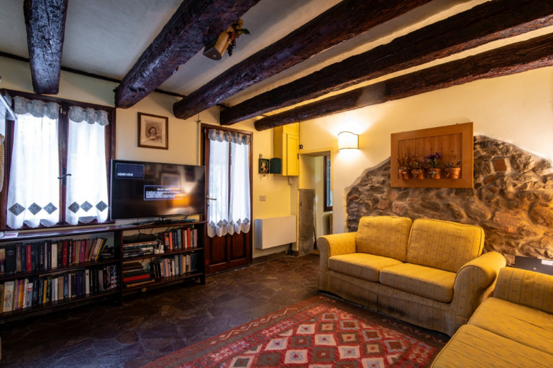 Se sei stanco di cercare casa con terreno sui colli e doverti allontanare troppo dai servizi, que...