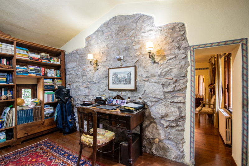 Se sei stanco di cercare casa con terreno sui colli e doverti allontanare troppo dai servizi, que...