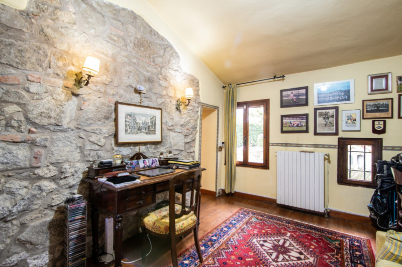 Se sei stanco di cercare casa con terreno sui colli e doverti allontanare troppo dai servizi, que...