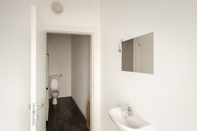 Proponiamo in locazione un immobile commerciale di 40 m², situato al piano terra in posizione d’a...