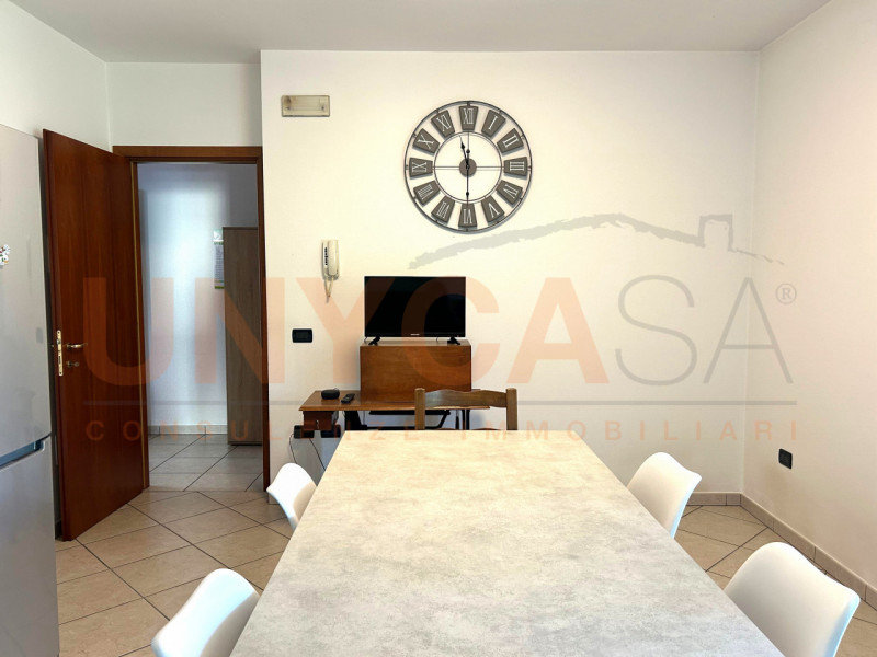 SARMEOLA - Proponiamo in vendita una casa singola sviluppata su due livelli, con accesso tramite ...