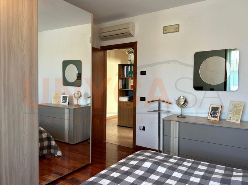 SARMEOLA - Proponiamo in vendita una casa singola sviluppata su due livelli, con accesso tramite ...