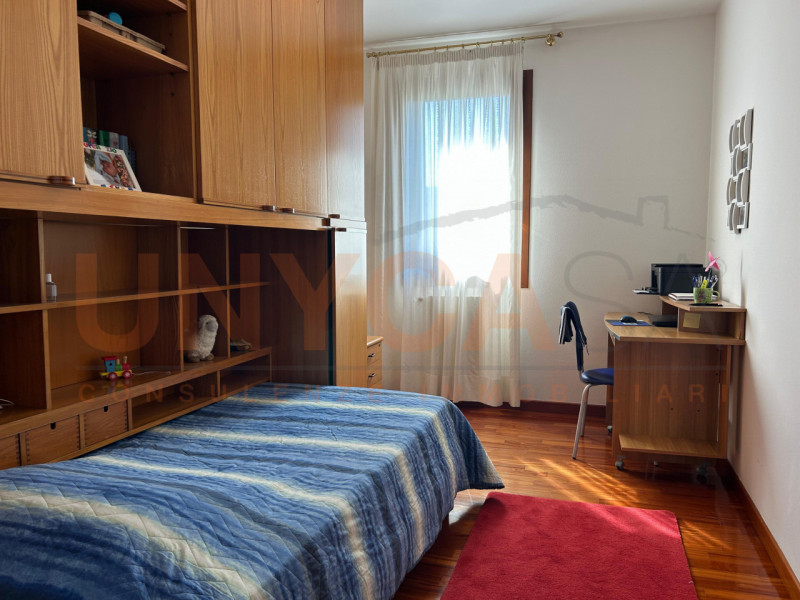 SARMEOLA - Proponiamo in vendita una casa singola sviluppata su due livelli, con accesso tramite ...