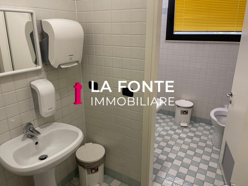 Scopri un'opportunità unica per il tuo business nella zona Artigianale di Peraga, Vigonza! Direzi...