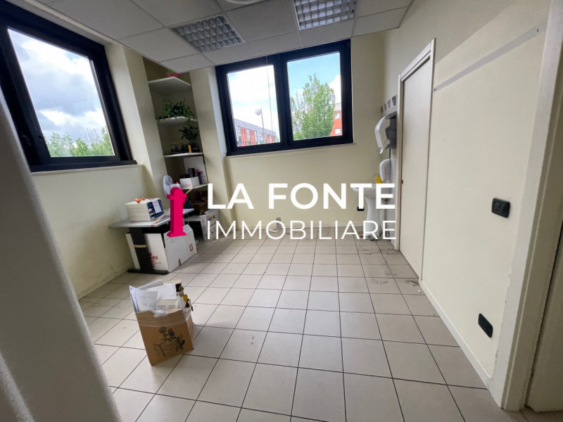 Scopri un'opportunità unica per il tuo business nella zona Artigianale di Peraga, Vigonza! Direzi...