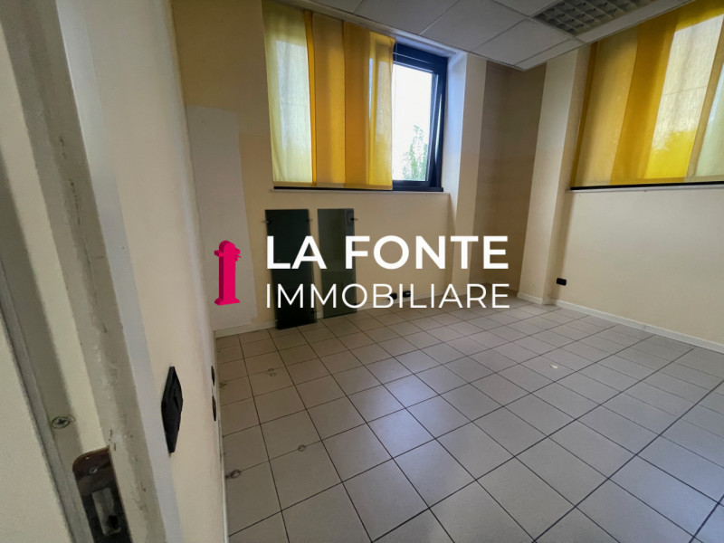 Scopri un'opportunità unica per il tuo business nella zona Artigianale di Peraga, Vigonza! Direzi...