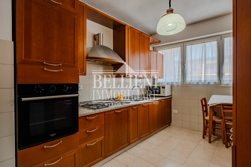 SANTA BERTILLA - Proponiamo in vendita al sesto piano con ascensore, un luminoso appartamento rec...