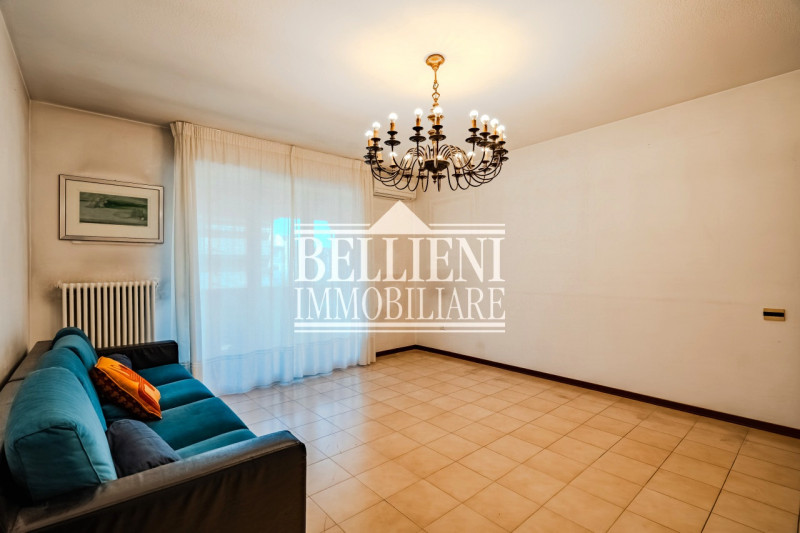 SANTA BERTILLA - Proponiamo in vendita al sesto piano con ascensore, un luminoso appartamento rec...