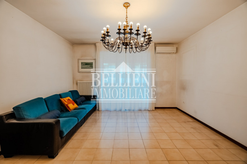 SANTA BERTILLA - Proponiamo in vendita al sesto piano con ascensore, un luminoso appartamento rec...