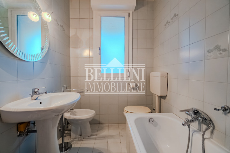 SANTA BERTILLA - Proponiamo in vendita al sesto piano con ascensore, un luminoso appartamento rec...