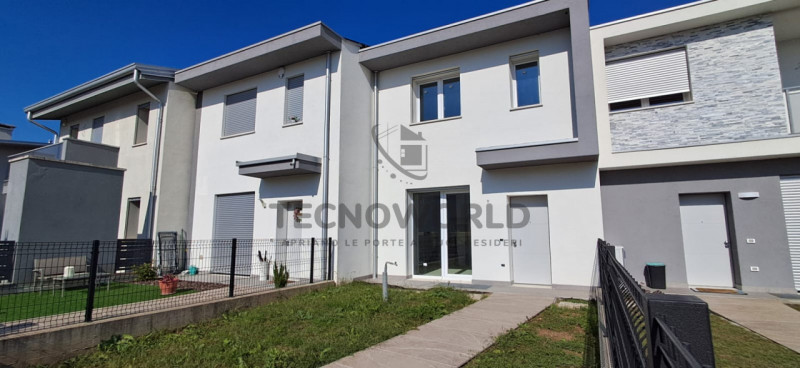 Scopri la tua nuova casa dei sogni nel cuore di Isola Vicentina! Questa splendida porzione centra...