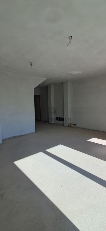 Scopri la tua nuova casa dei sogni nel cuore di Isola Vicentina! Questa splendida porzione centra...