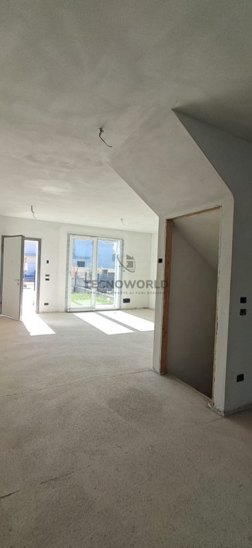 Scopri la tua nuova casa dei sogni nel cuore di Isola Vicentina! Questa splendida porzione centra...