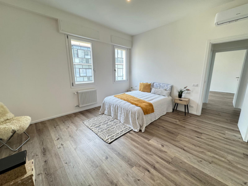 In posizione privilegiata, appena fuori dalle mura nord della città, appartamento bicamere in fas...