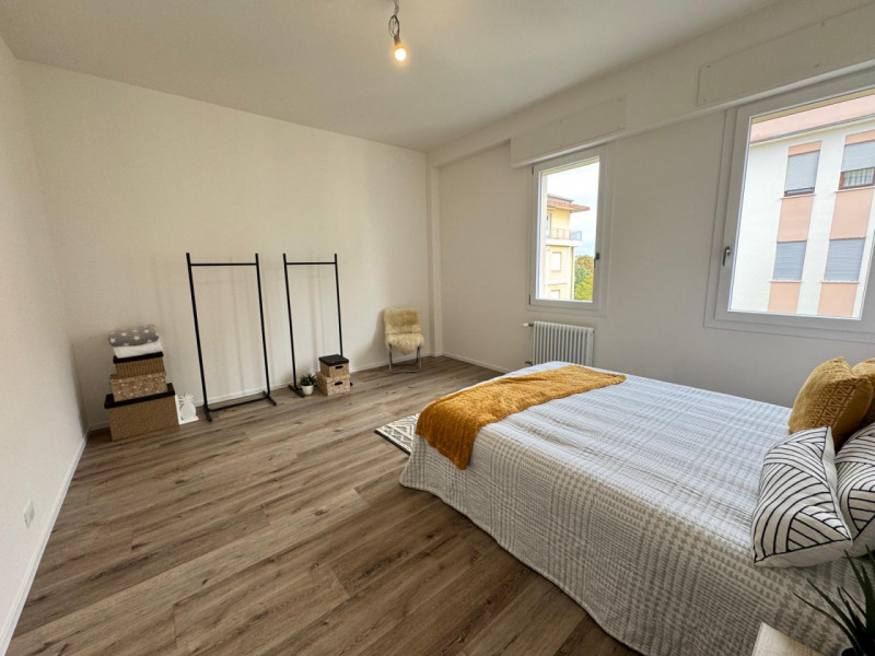 In posizione privilegiata, appena fuori dalle mura nord della città, appartamento bicamere in fas...