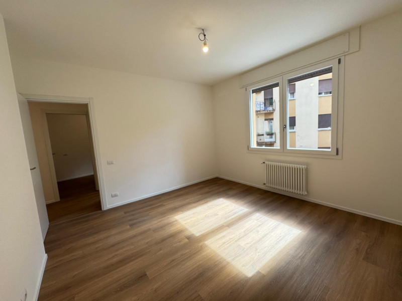 In posizione privilegiata, appena fuori dalle mura nord della città, appartamento bicamere in fas...