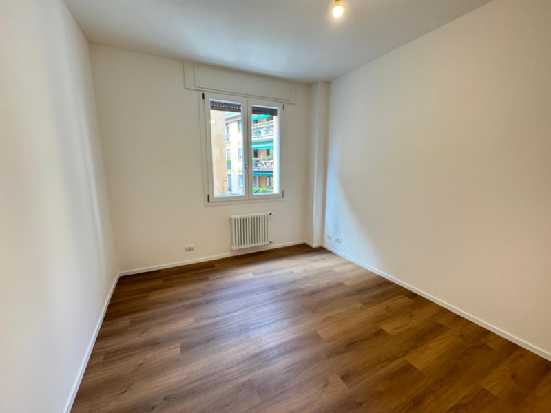 In posizione privilegiata, appena fuori dalle mura nord della città, appartamento bicamere in fas...