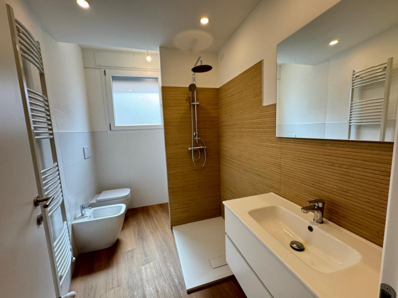 In posizione privilegiata, appena fuori dalle mura nord della città, appartamento bicamere in fas...