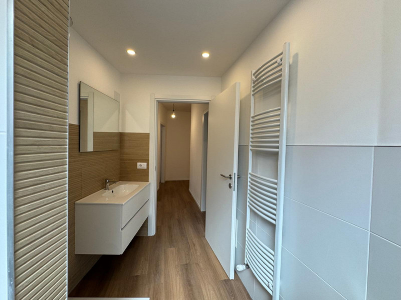 In posizione privilegiata, appena fuori dalle mura nord della città, appartamento bicamere in fas...