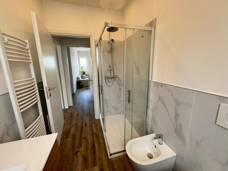 In posizione privilegiata, appena fuori dalle mura nord della città, appartamento bicamere in fas...