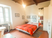 Casolare indipendente con vista e terreno