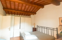 Casolare indipendente con vista e terreno