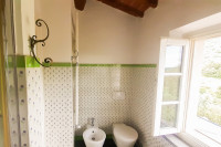 Casolare indipendente con vista e terreno