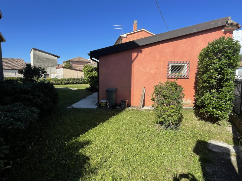 NOSTRA ESCLUSIVA: a pochi passi dal centro di Casella d'Asolo siamo a proporre in vendita una por...