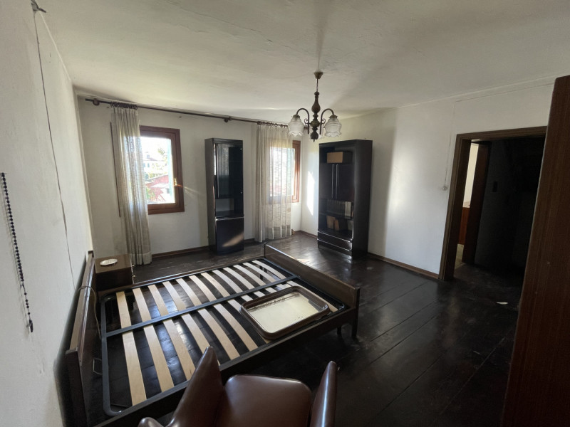 NOSTRA ESCLUSIVA: a pochi passi dal centro di Casella d'Asolo siamo a proporre in vendita una por...