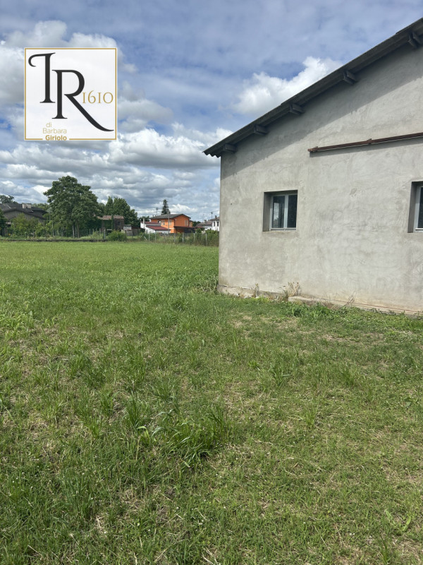 Scoprite questo affascinante rustico situato nel cuore del Comune di Masi, un vero e proprio rifu...