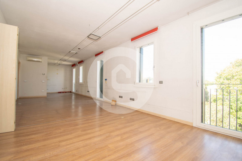 Scopri un'opportunità unica nel cuore di San Giorgio delle Pertiche, nella frazione di Arsego. Qu...