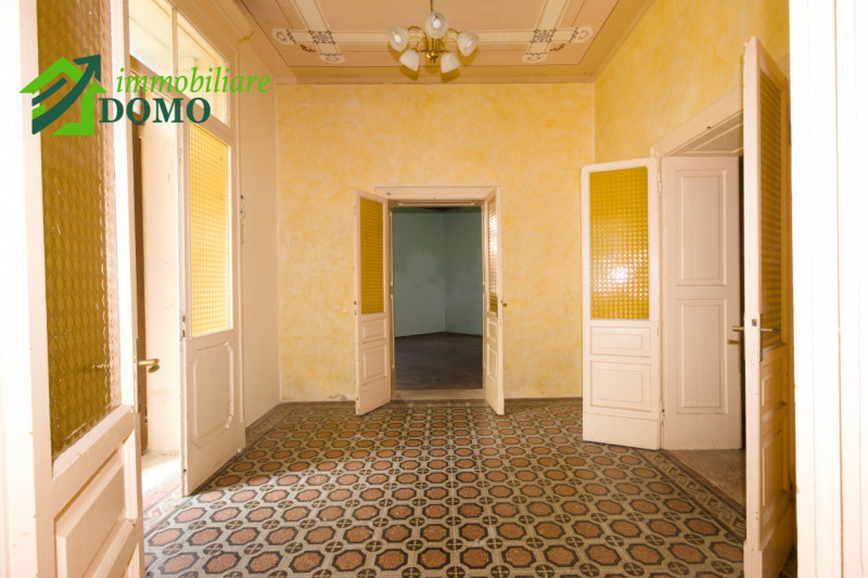 VELO D'ASTICO: prestigiosa VILLA SINGOLA immersa nel verde, unica per posizione e bellezza, con a...