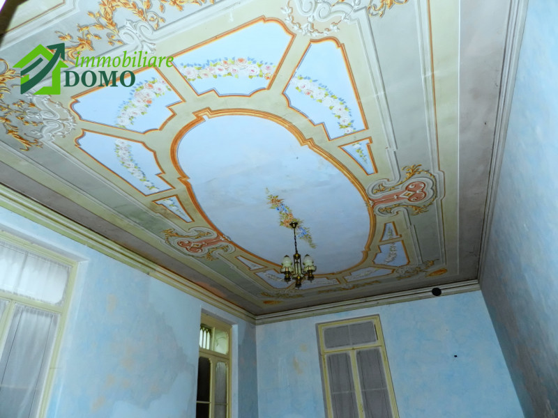 VELO D'ASTICO: prestigiosa VILLA SINGOLA immersa nel verde, unica per posizione e bellezza, con a...