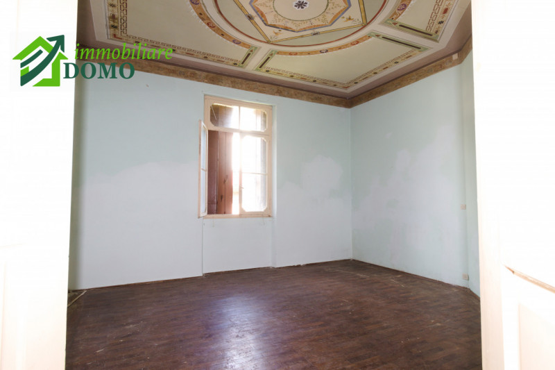 VELO D'ASTICO: prestigiosa VILLA SINGOLA immersa nel verde, unica per posizione e bellezza, con a...