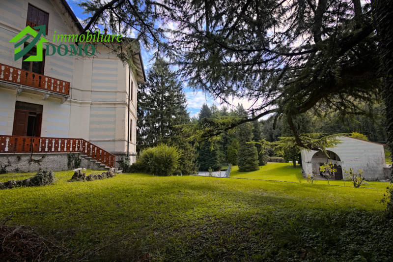 VELO D'ASTICO: prestigiosa VILLA SINGOLA immersa nel verde, unica per posizione e bellezza, con a...