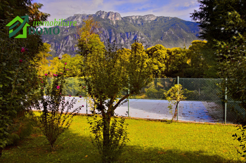 VELO D'ASTICO: prestigiosa VILLA SINGOLA immersa nel verde, unica per posizione e bellezza, con a...