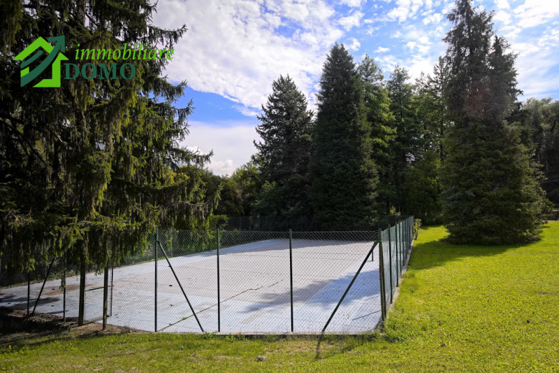 VELO D'ASTICO: prestigiosa VILLA SINGOLA immersa nel verde, unica per posizione e bellezza, con a...