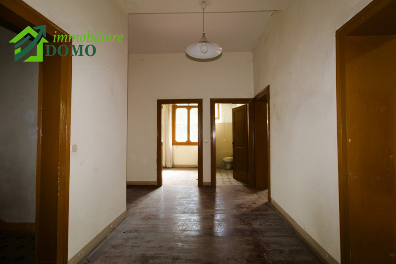 VELO D'ASTICO: prestigiosa VILLA SINGOLA immersa nel verde, unica per posizione e bellezza, con a...