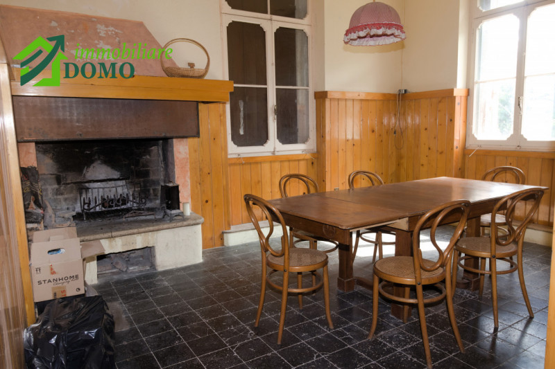 VELO D'ASTICO: prestigiosa VILLA SINGOLA immersa nel verde, unica per posizione e bellezza, con a...