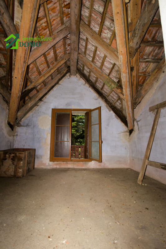 VELO D'ASTICO: prestigiosa VILLA SINGOLA immersa nel verde, unica per posizione e bellezza, con a...