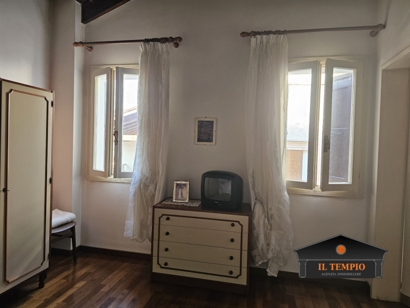 CALDOGNO - zona Capovilla: proponiamo in vendita una porzione di APPARTAMENTO (TERRA-CIELO), con ...