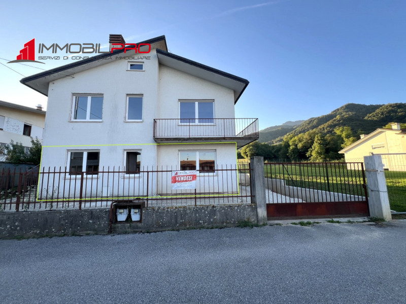 In tranquillo contesto di Schio, proponiamo porzione di bifamiliare di 144 mq al piano terra, att...